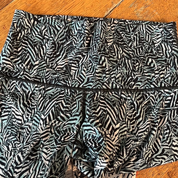 Lululemon leggings - like new - Picture 5 of 5